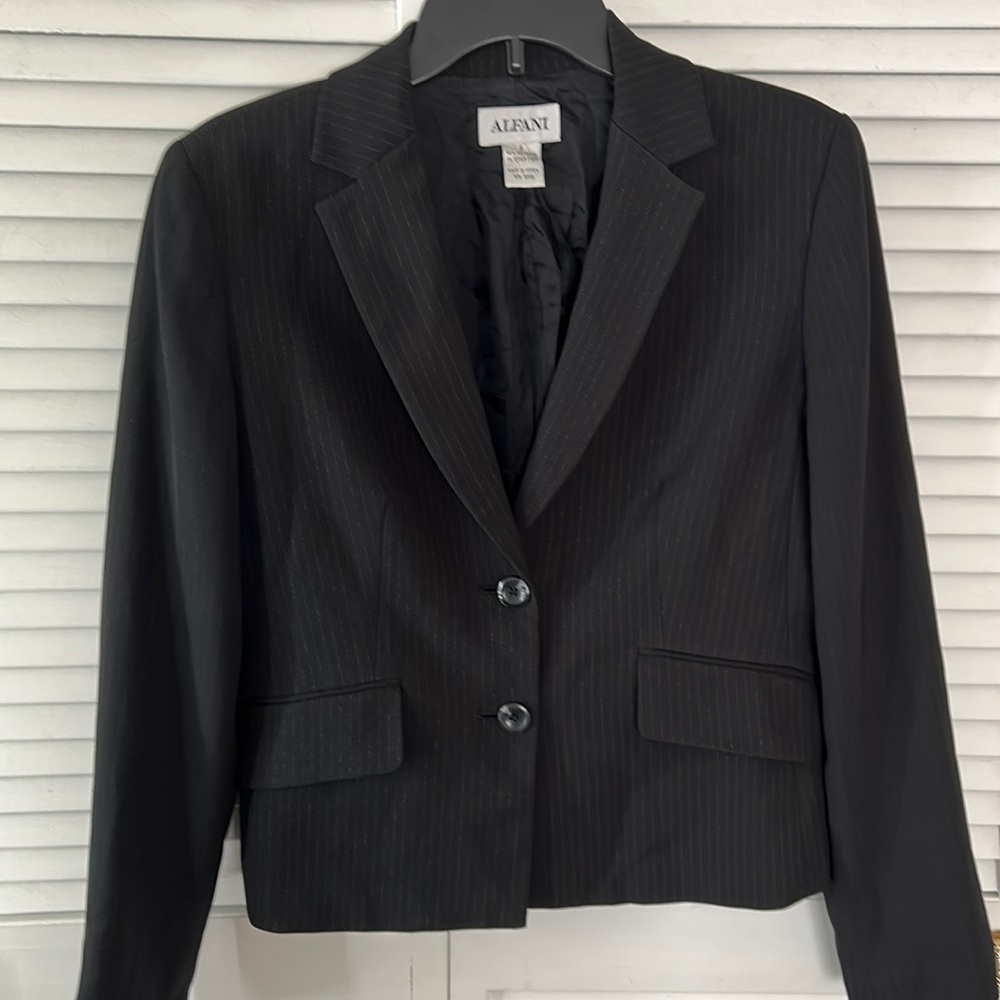 Alfani WPL 8045 Women's Blazer Black with some stripes.